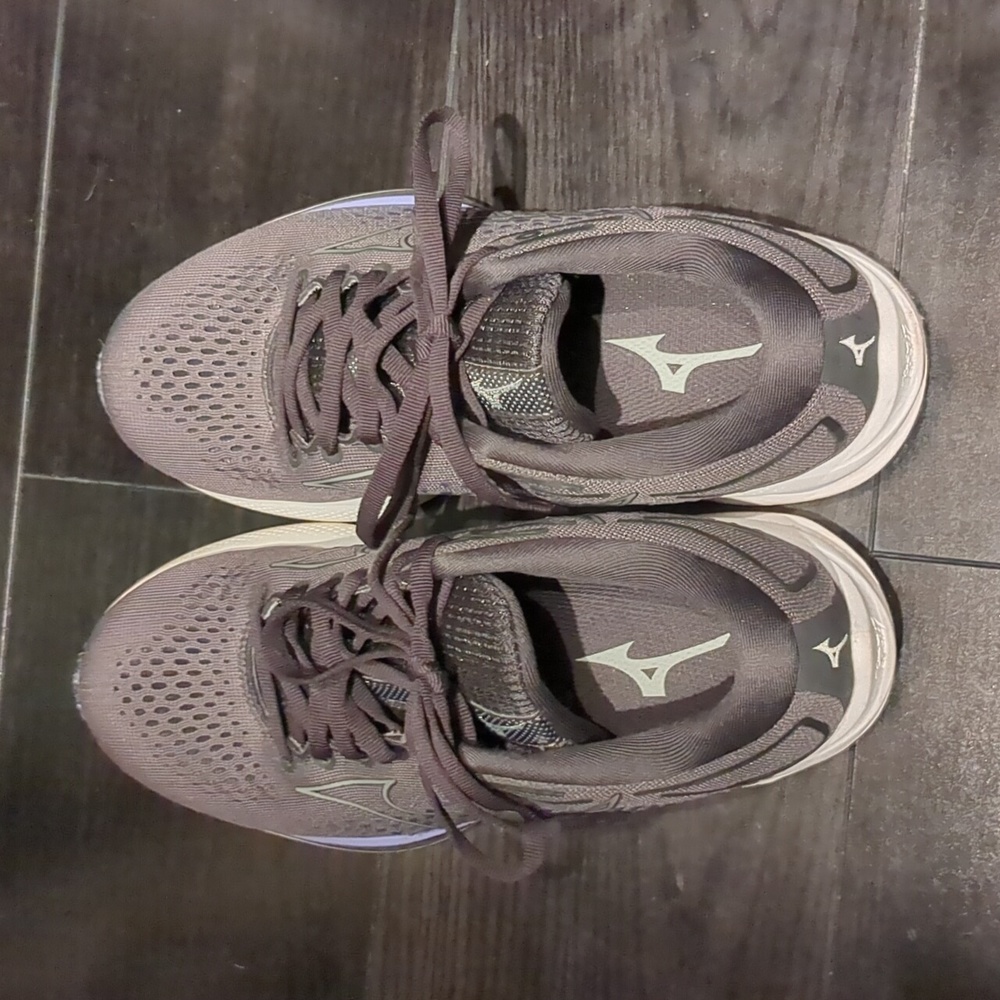 Mizuno Wave Rider 25 women running shoe
